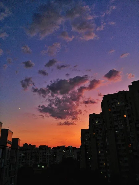 日没の都市と空 — ストック写真