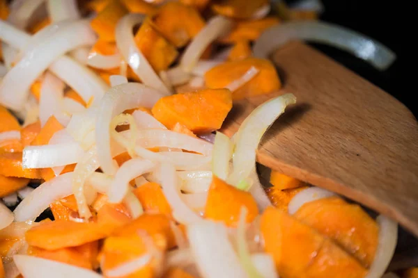 sıcak tava üzerinde sebze güveç, yakın çekim