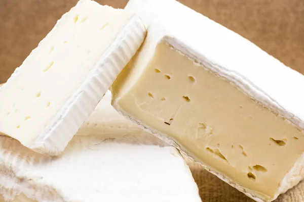 Peyniri Dilimlenmiş Yakın Çekim — Stok fotoğraf