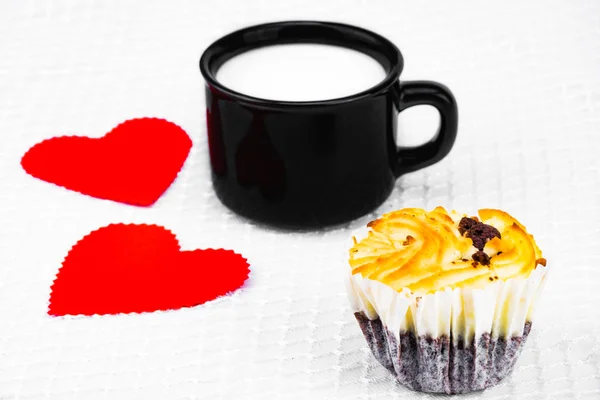Muffin Close Background Black Mug Milk Stands Table Close Side — Stock Photo, Image