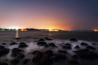 Rocky river plaja gece görünümü