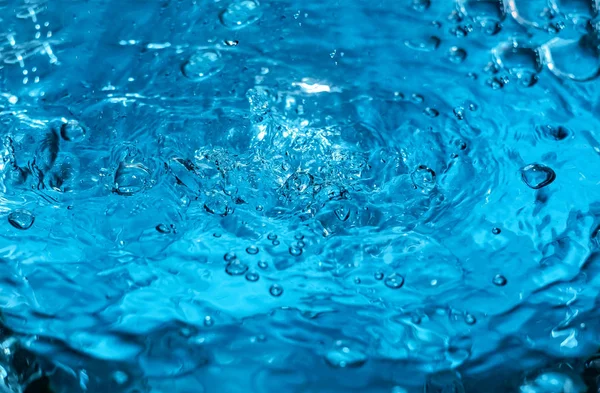 Water splash close-up. Drop of water. Blue water drop. Falling water. — Stock Photo, Image