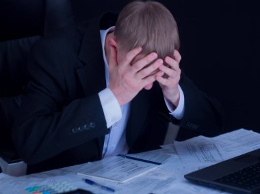 Kriz. Nüfus arasında kredilere yönelik iflas borç yükümlülükleri artmıştır. Kamu hizmetleri için insanların borçları büyüyor, gıda ve ilaç fiyatlarında bir artış var. Tarife artış. Stres