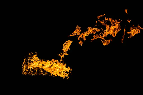 Tűz lángok fekete háttér. tüzet fekete háttérben izolált. tűzállósági minták — Stock Fotó