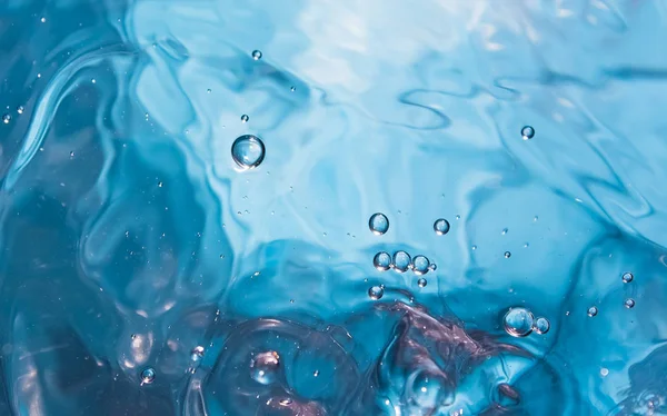 물 튀김 클로즈업. 푸른 물의 왕관입니다. 물 방울 — 스톡 사진