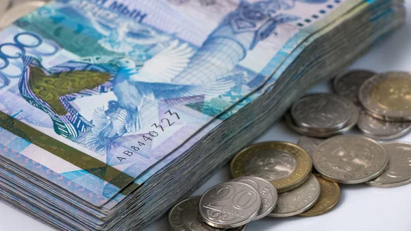 Mucho Dinero Kazajstán Tenge Sobre Fondo Blanco Moneda Nacional Kazajistán — Foto de Stock