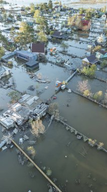 Küresel ısınma, gezegendeki seller. Kıyamet, felaketler, fırtınalar ve yıkım. Doğal afetler, iklim değişikliği, doğanın ayaklanması.
