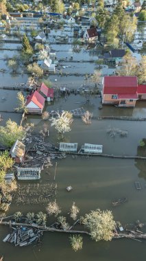 Küresel ısınma, gezegendeki seller. Kıyamet, felaketler, fırtınalar ve yıkım. Doğal afetler, iklim değişikliği, doğanın ayaklanması.