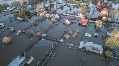 Küresel ısınma, gezegendeki seller. Kıyamet, felaketler, fırtınalar ve yıkım. Doğal afetler, iklim değişikliği, doğanın ayaklanması.