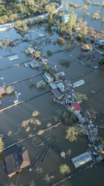 Küresel ısınma, gezegendeki seller. Kıyamet, felaketler, fırtınalar ve yıkım. Doğal afetler, iklim değişikliği, doğanın ayaklanması.
