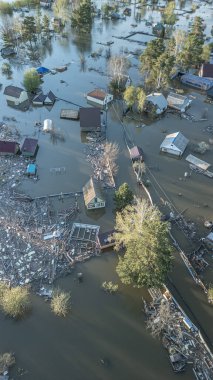 Küresel ısınma, gezegendeki seller. Kıyamet, felaketler, fırtınalar ve yıkım. Doğal afetler, iklim değişikliği, doğanın ayaklanması.