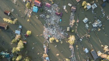 Küresel ısınma, gezegendeki seller. Kıyamet, felaketler, fırtınalar ve yıkım. Doğal afetler, iklim değişikliği, doğanın ayaklanması.