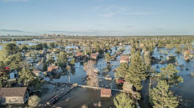 Küresel ısınma, gezegendeki seller. Kıyamet, felaketler, fırtınalar ve yıkım. Doğal afetler, iklim değişikliği, doğanın ayaklanması.