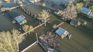 Küresel ısınma, gezegendeki seller. Kıyamet, felaketler, fırtınalar ve yıkım. Doğal afetler, iklim değişikliği, doğanın ayaklanması.