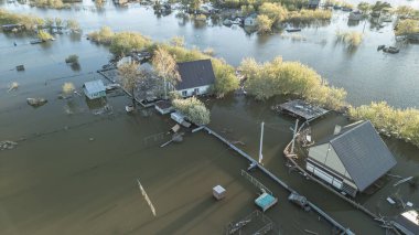 Küresel ısınma, gezegendeki seller. Kıyamet, felaketler, fırtınalar ve yıkım. Doğal afetler, iklim değişikliği, doğanın ayaklanması.