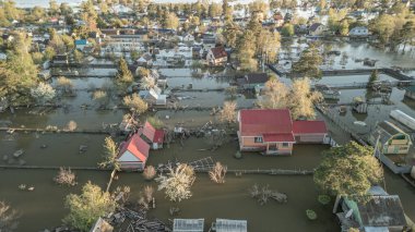 Küresel ısınma, gezegendeki seller. Kıyamet, felaketler, fırtınalar ve yıkım. Doğal afetler, iklim değişikliği, doğanın ayaklanması.