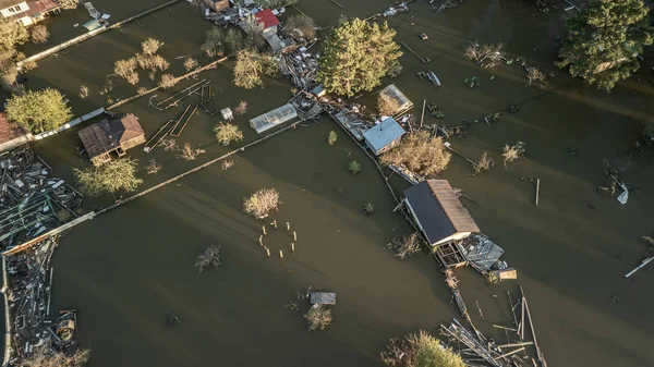 Küresel ısınma, gezegendeki seller. Kıyamet, felaketler, fırtınalar ve yıkım. Doğal afetler, iklim değişikliği, doğanın ayaklanması.
