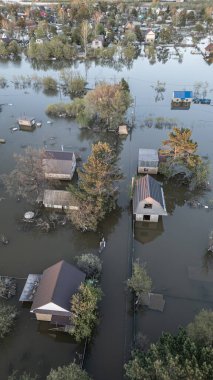 Küresel ısınma, gezegendeki seller. Kıyamet, felaketler, fırtınalar ve yıkım. Doğal afetler, iklim değişikliği, doğanın ayaklanması.