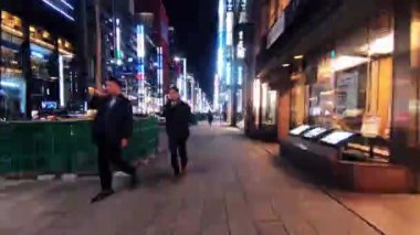 Tokyo - Ocak 2019: Hyperlapse hareketli bir gece hayatı.