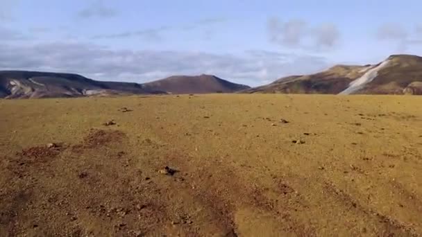 Vulkanikus táj Izlandon felülről. — Stock videók
