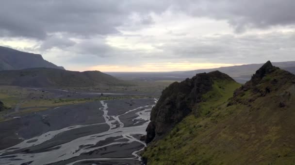 Vulkanisch landschap in IJsland van bovenaf. — Stockvideo