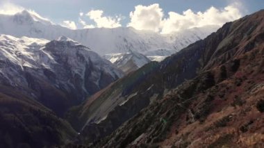 Nepal 'de dağ bisikleti. Annapurna Devresi.