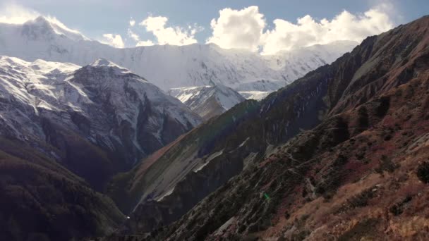 Ciclismo de montaña en Nepal Circuito de Annapurna. — Vídeos de Stock