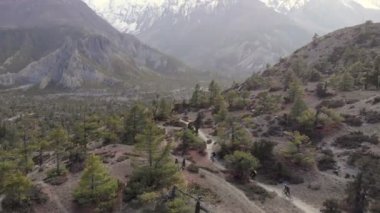 Nepal 'de dağ bisikleti. Annapurna Devresi.