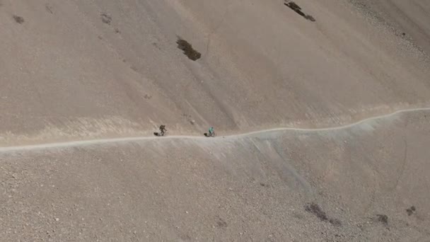 Montanha de bicicleta no Nepal. Circuito de Annapurna. — Vídeo de Stock