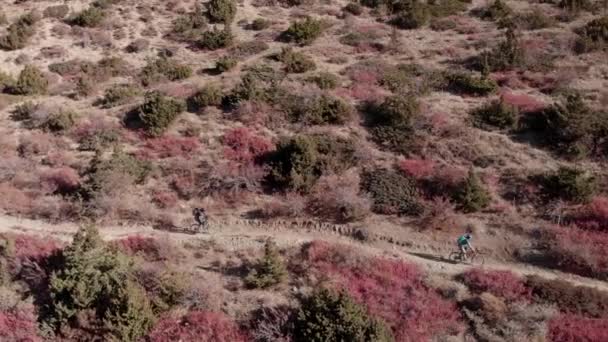 Mountainbiken in Nepal Annapurna Circuit. — Stockvideo