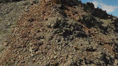 Elbrus Dağı yakınlarındaki Kafkas dağlarının manzara görüntüsü