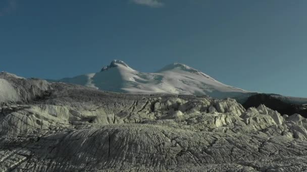 Vista aérea del glaciar Elbrus — Vídeos de Stock