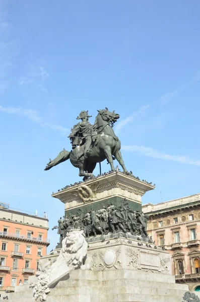 Милан Италия 2015 Большая Конная Статуя Витторио Эммануэле Милане — стоковое фото