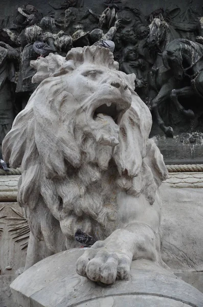 Gran Estatua Ecuestre Vittorio Emanuele Milán —  Fotos de Stock