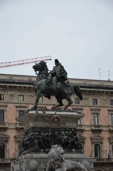 Groot Ruiterstandbeeld Van Vittorio Emanuele Stad Milaan — Stockfoto