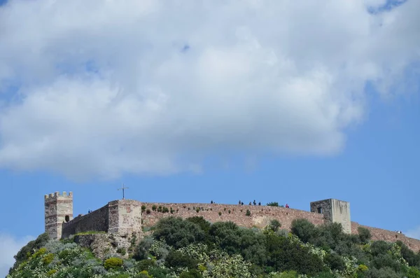 查看博萨和城堡 埃尔卡斯特罗迪塞拉瓦莱 — 图库照片
