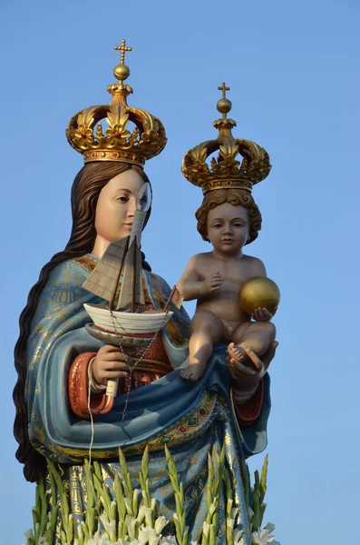 Staty Jungfru Maria Med Jesus — Stockfoto