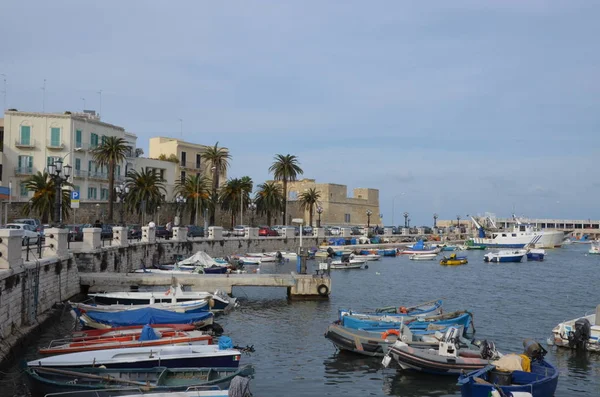 Farklı Balıkçı Tekneleri Ile Marina Akşam Görünümü — Stok fotoğraf