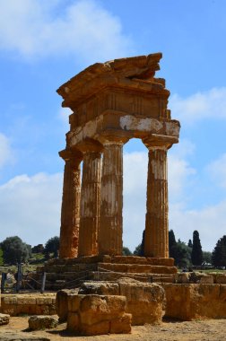 Agrigento Dioscuri Tapınağı