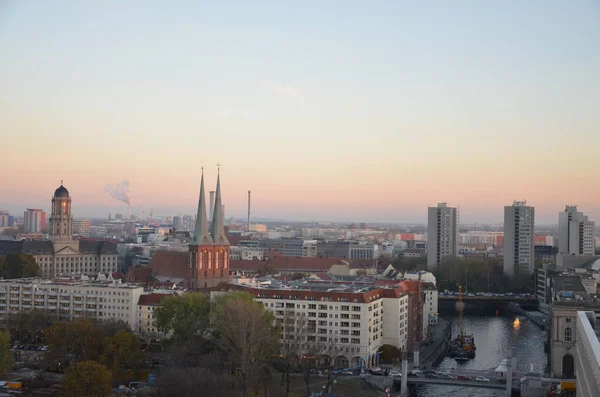 外観ベルリンの Dom と中央市 — ストック写真
