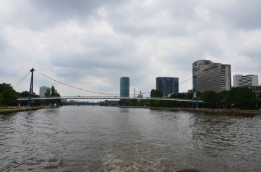 Frankfurt Main, Almanya-nehir tarafından şehir manzarası