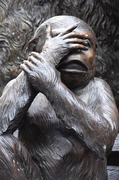 Statues Trois Singes Sages Grand Gorille Dans Une Rue Commerçante — Photo