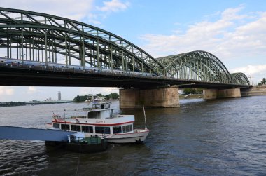 Almanya 'da Köln' de Hohenzollern Köprüsü (Hohenzollernbrcke)
