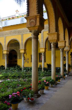 Seville, İspanya 03.25.2019 Palacio de las Dueas 'ın avlusu, Alba Dükleri Sarayı
