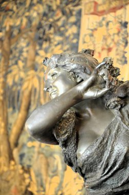 Seville, İspanya 03.25.2019: Las Duenas Sarayı 'ndaki Flamenko Dansçı Heykeli (Gypsy Hall))