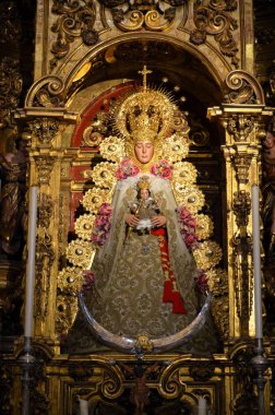 Seville, İspanya 03.25.2019: Seville 'deki İlahi Kurtarıcı Kilisesi' nde Virgen del Rocio tekrarları (Iglesia del Divino Salvador)