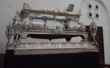 Cadiz, İspanya 03.26.2019: URNA DEL SANTO ENTIERRO EN LA IGLESIA DE SANTA CRUZ ANTIGUA CATEDRAL DE CADIZ