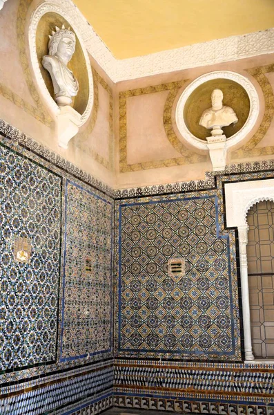 Seville, İspanya 03.25.2019: Casa de Pilatos 'un güzel bir iç tasarımı