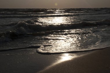 Azak Denizi. Sabah denizde.