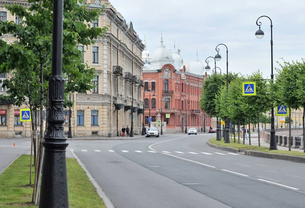 St.Peterburg Rusya'nın şehridir. Kanal. Nehri. Rusya'nın kuzey başkenti